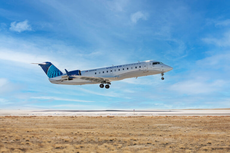 United Airlines SkyWest Jet